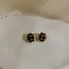 Pendientes de Plata de Ley S925 Estilo Retro Francés Letras Negras Estilo Chanel Coreanos Elegantes Simples Versátiles para Mujer