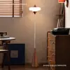 Lámpara de pie moderna minimalista de estilo nórdico, creativa, de diseñador, para decoración artística al lado del sofá de la sala de estar