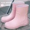 Nuevos zapatos impermeables para mujer, botas de lluvia de tubo alto antideslizantes para estudiantes, moda coreana, botas de agua de tubo largo, calzado de goma de uso exterior, botas de lluvia combinables