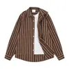 Camisa de manga larga a rayas verticales falsa de dos piezas para hombre, holgada y casual, adecuada para primavera y otoño, camisa con cuello de solapa estilo japonés, vibe moda urbana alta