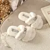 Novas Pantufas Peludas para Meninas Outono/Inverno 2026, Modernas para Usar ao Ar Livre, Fivela de Metal, Confortáveis e Quentes, Pantufas de Algodão para Bebê