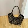 Bolso Tote Vintage Leopardo para Axila para Mujer 2025 Nuevo Lana Gran Capacidad Estudiante Clase Desplazamiento Bolso de Hombro de Mano