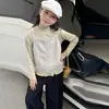 Conjunto de Colete de Tricô para Meninas Primavera e Outono 2026 Novo Conjunto de Três Peças com Colete de Tricô Camada Base Jeans para Crianças