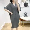 Vestido Quente Solto Feminino de Verão Manga Morcego Decote V Tamanho Grande Cobertura Emagrecedora Midi Versátil Saia Miyake
