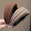 Nueva diadema de color sólido de alta elasticidad con ala ancha, copete alto, diadema femenina que hace que la cara se vea más pequeña, pinza para el pelo de viaje, accesorio para el cabello estilo coreano
