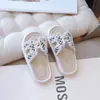 Chinelos Infantis Sandálias Femininas Novo Estilo 2026 Verão Respiráveis Sapatos de Princesa para Meninas Planos Moda Calçados de Bebê