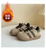 Tênis infantil 2026 primavera e outono novo estilo tênis de treino retro alemão para meninos tênis casuais para meninas tênis macios para bebês
