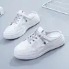 Moda Casual Nueva Primavera/Verano 2026 Faldilla Interior Blanca Zapatos para Mujer para Uso en Exteriores Pantuflas Versátiles Comercio Transfronterizo