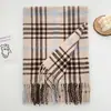 Bufanda de cuadros estilo británico de cachemira sintética, unisex, para otoño e invierno, con flecos, versátil, cálida, a prueba de viento y que irradia una vibra sofisticada