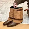 Primeiro encontro Ji Lao Qian Han Fan! Botas de perna de calça de couro dividido com bico quadrado e salto oculto de 5 cm para mulheres outono 2026 botas curtas de salto grosso
