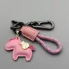 Llavero de dibujos animados "Hazte rico al instante" Llavero creativo para llaves de coche Cuerda tejida a mano de cuero Colgante para mochila Regalo