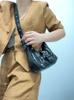 Bolso de motocicleta de gran capacidad para mujer 2025 nuevo bolso dumpling de moda que combina con todo bolso de axila bolso de hombro mensajero