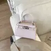 Bolsa Pequena Manual Retro de Nicho para Mulheres 2026 Novo Estilo de Inverno Bolsa Quadrada Pequena para o Dia a Dia com um Toque Estiloso e Sofisticado Bolsa Transversal