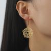 Pendientes colgantes de estrella de cinco puntas con anillo hueco de acero de titanio de corte transfronterizo europeo y americano directos de fábrica, pendientes simples de acero inoxidable