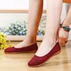 Zapatos de Tela Estilo Nuevo Old Beijing, Tacón Plano, Suela Blanda de Tendón para Mujer, Zapatos Bordados Estilo Étnico, Suministro al por Mayor en Puestos Callejeros