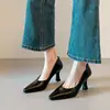 Versão em Couro Macio~Sapatos de Salto Agulha Apontados Estilo Francês para Mulheres, Lançamento Primavera 2026 Novos Sapatos de Salto Único Retro Camélia para Mulheres