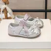Zapatos de Princesa de Moda Versátiles para Niñas 2026 Verano Nuevo Estilo Zapatos de Malla Transpirable de Cuero para Niños Mary Jane Planos
