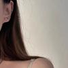 Aretes Fantasía Mori Color Lichi Azul para Mujer Pequeños de Alta Gama Tornillos Hebilla de Rosca Hélice del Oído Clavo de Oreja Aretes de Nicho