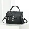 Nova Bolsa de Mão Feminina Retrô de Grande Capacidade com Fecho Metálico e Aba Bolsa Transversal para o Dia a Dia Bolsa de Ombro Único Bolsa Feminina
