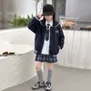 Jaqueta Outono para Meninas 2026 Novo Estilo Uniforme Esportivo de Baseball Bordado para Meninas do Ensino Fundamental Jaqueta Casual para Crianças Meninas