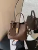 Bolsa de balde de nicho de alta qualidade transfronteiriça feminina nova elegante com temperamento bolsa de mão para o trabalho bolsa de ombro única transversal moderna