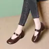 Sapatos Mary Jane estilo francês, novo modelo outono 2026, couro macio, confortáveis, versáteis, retrô, de corte baixo, sapatos de couro com sola macia para mães