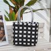 Bolsa quadrada pequena tecida à mão com alça transparente, estilo pequeno e fresco, bolsa tecida de plástico xadrez, bolsa tecida à mão com rebite, bolsa xadrez tecida à mão