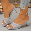 Pantuflas de malla de encaje europeas y americanas transpirables de tacón alto en stock, nuevo estilo de verano 2026, tacón fino, punta cuadrada, sandalias de exterior para mujer