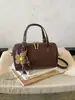Bolso Boston versátil de nicho de lujo ligero para mujer, nuevo modelo 2026, bolso de mano de alta gama, bolso cruzado, adecuado para el trabajo y los desplazamientos, bolso de hombro