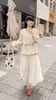 Nova Coleção Outono/Inverno 2026: Conjunto de Suéter com Cardigã de Tricô com Detalhe de Amarração + Saia com Painel de Renda, Estilo Elegante e Suave para Mulheres