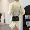 2023 Nova Bolsa Nuvem Plissada Contas Douradas Corrente de Metal Cor Sólida PU Bolsa Feminina Bolsa de Ombro Bolsa Transversal Estilo Chanel