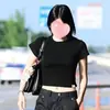 A Versão Correta do Novo Modelo Coreano 26, Semelhante ao Estilo de Jingnan, Blusa Versátil de Gola Redonda de Manga Curta Slim Fit com Etiqueta Aplicada