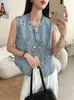 Chaleco vaquero bordado floral estilo commuter para mujer, nuevo modelo verano 2026, chaleco exterior sin mangas de cuello redondo de un solo botón, lujo ligero