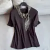 2026 novo estilo manga curta, amigável à pele, falso duas peças estampa de leopardo com gravata no pescoço camiseta, top segunda pele, atacado H07BT26903