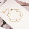 Popular Pulseira de Aço Titânio Feminina de Cinco Folhas Trevo Pérola Dupla Face Cruzada Europeia e Americana Luxo Leve Atacado do Fabricante