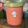 Cubos de basura para el hogar para baño, cocina, sala de estar, uso en exteriores, papeleras de gran capacidad, cubos redondos de dibujos animados creativos, venta al por mayor desde el fabricante
