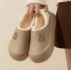 Nuevas zapatillas de algodón para casa de interior para mujer, otoño e invierno 2026, antideslizantes, impermeables, engrosadas, cálidas y con cubierta en el talón, adecuadas para usar tanto en interiores como en exteriores.