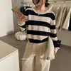 Contiene 10% de lana de conejo y 5% de lana. Producto de alta calidad de Thirteen Rows, colección otoño/invierno 2026. Tejidos minimalistas, casuales y elegantes