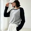 Camiseta Feminina Plus Size de Manga Longa, Design Color Block da Moda Outono e Inverno, Caimento Solto, Top de Gola Redonda para Mulheres Curvilíneas