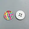 Suministro directo de botones coloridos con estampado de cuadros, botones de colores de caramelo estilo fresco para ropa infantil, botones decorativos de costura a mano para manualidades