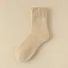 Calcetines Zhuji para Niñas en Otoño e Invierno Calcetines Gruesos con Felpa Adicional para Mujer Calcetines Cálidos de Media Pantorrilla Invierno Sencillos de Color Puro Calcetines para Mujer