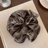 Elástico de Cabelo Scrunchie de Quatro Camadas com Estampa de Leopardo de Alta Qualidade Estilo Coreano para Rabo de Cavalo de Mulheres com Cabelo Grosso