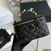 Bolsa caixa de produto novo transfronteiriça 2026, bolsa transversal estilo Chanel para almoço, mini bolsa para batom com corrente de esferas dupla