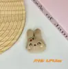 Nuevo Broche de Felpa de Conejo Cereza de Dibujos Animados Pasador de Muñeca de Conejo Bolso Zapatos Sombrero Calcetines Accesorios de Felpa de Dibujos Animados