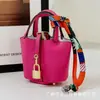 Nuevo Colgante de Bolsa Cesta de Verduras Mini Piel de Microfibra Funda para Auriculares Creativo Mini Cubo Pequeño Bolso Colgante para Mujer