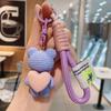 Llavero creativo de resina con forma de oso y corazón, bonito y exquisito colgante para bolso de pareja, pequeño regalo al por mayor