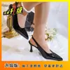 Zapatos de tacón de aguja elegantes de estilo francés, punta fina, destalonados, con una sola tira, modelo nuevo de verano 2026, adecuados para combinar con faldas, sandalias de punta cerrada, tacones altos
