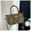 Bolso de axila estilo retro casual para mujer, nuevo modelo 2025, bolso tote de gamuza de gran capacidad, bolso de hombro simple para el día a día