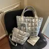 Bolsa Tote Acolchoada de Algodão Grande Capacidade Estilo Coreano para Mulheres, Nova Versátil Casual para Primavera 2026 Bolsa Tote com Bordado Bolsa Transversal