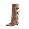 Botas Ragdoll para Mujer Otoño e Invierno 2025 Botas de Puntiagudas de Gamuza Color Caqui para Mujer Tacón Grueso Aspecto Adelgazante Botas Plisadas